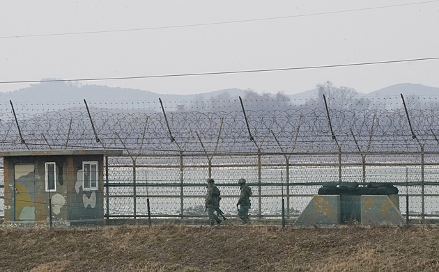 Severokorejský voják přeběhl nejstřeženější hranici světa do Jižní Koreje