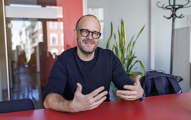 Přeložit se dá úplně všechno, říká angličtinář, který touží rozmluvit Česko