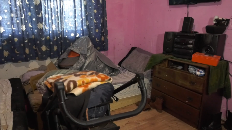 Tragický porod neslyšící Laury: Dítě se udusilo v jejích legínách. Matka nevěděla, co se děje