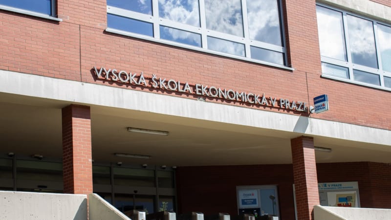 Zemřel profesor Jaroslav Daňhel. Byl legendou českého pojišťovnictví 