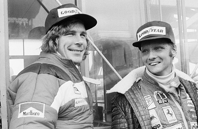 Nečekané zvraty i Schumacherovy excesy. Připomeňte si největší titulová dramata F1