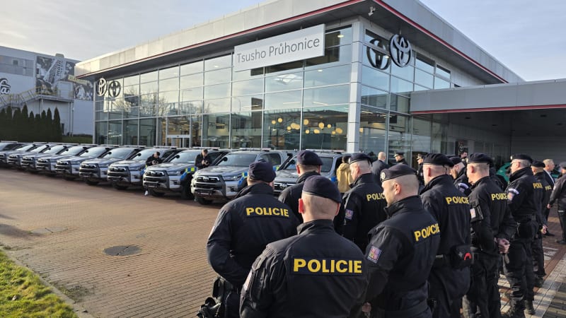 Policie si převzala další nová auta. Do terénu vyrazí s naftovými pick-upy a šnorchly