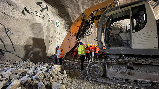 Důležitý milník. Stavbaři dokončili náročnou ražbu tunelu Homole na budoucí D35