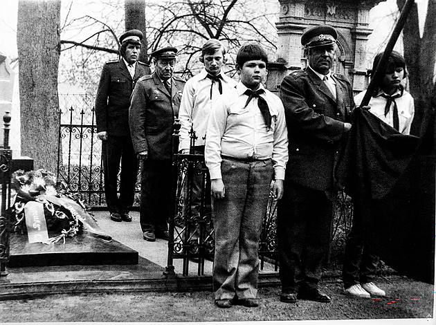 Miminko vyhodila z vlaku, aby přežilo. Železniční „štěstí v neštěstí“ před 80 lety