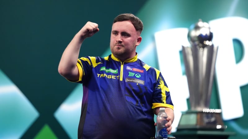 Famózní anglický mladík ovládl šipkařský šampionát. Napodobil legendy a bere milion liber