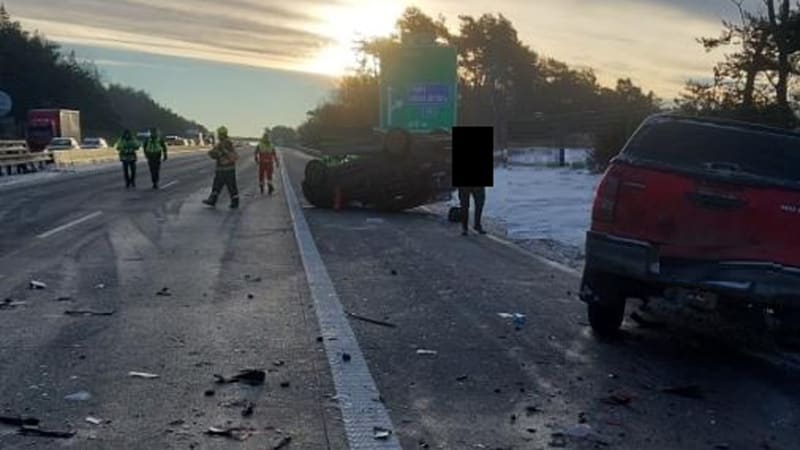 Kolaps na D1 na Žďársku: Nehody uzavřely dálnici v obou směrech, čekalo se hodiny