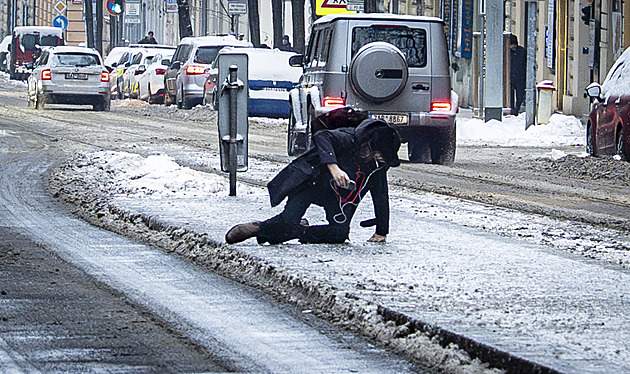Pražské urgenty byly kvůli ledovce přetížené, záchranka aktivovala traumaplán