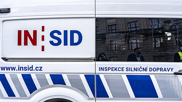 Náklaďáková policie rozdala tisíce pokut. Dohlédne na porušování zákazu jízd