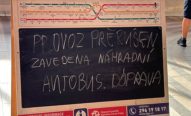 Část metra C stojí, na Hlavním nádraží srazila souprava člověka