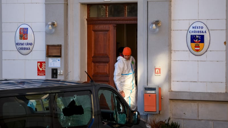 Útočník v Chřibské měl za sebou bohatou trestnou činnost. Na místě vystřílel desítky nábojů