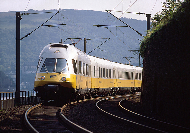 Německý vysokorychlostní vlak, který létal po kolejích v barvách Lufthansy