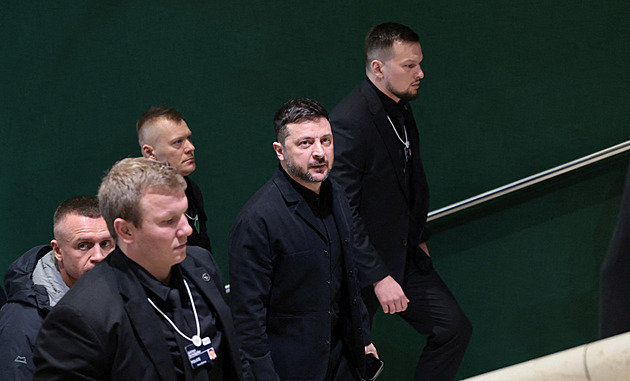 Úsilí zastavit válku míří k závěru, řekl Trump. Se Zelenským jedná v Davosu