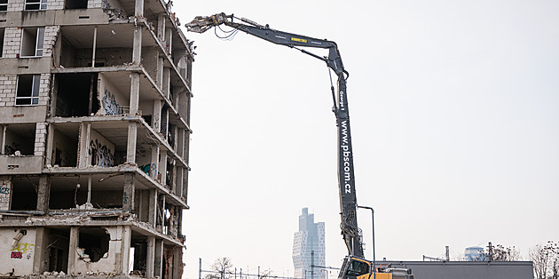 Změna režimu kdysi stopla stavbu polikliniky, po 35 letech ostudné torzo zmizí