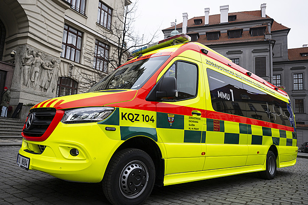 Ošetření až pro 12 zraněných. Pražští záchranáři mají nové evakuační vozidlo