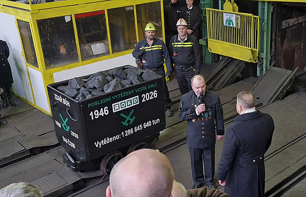 Z podzemí na Karvinsku vyvezli poslední vozík s černým uhlím, chystá se průvod a mše