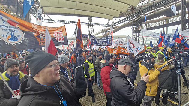 Podpora průmyslu a práce. Stovky odborářů se sešly v Ostravě, promluví i Babiš