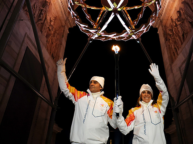 Tomba La Bomba. Oheň zapálila legenda, která tvrdila: Jsem mesiáš a Playboy