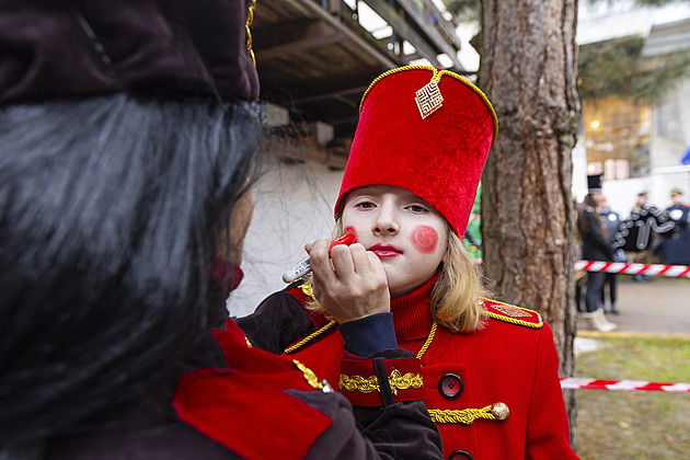Samuraj, potápěč i láhve piva. Fašank ve Zlíně ozdobily pestré masky
