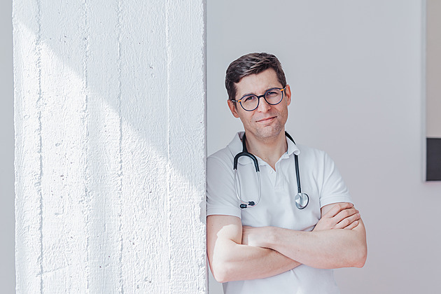 Mladých s rakovinou přibývá, je složité určit proč, říká lékař a zdůrazňuje prevenci