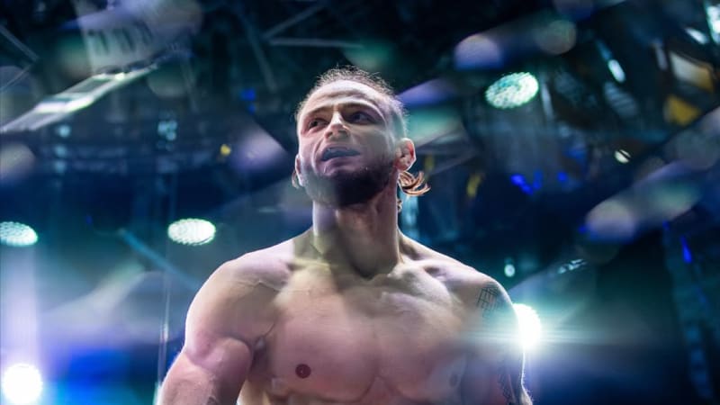 Fandí mi i Vémola, říká talentovaný bijec Mudroch. Při náročném hubnutí si oblíbil Lego