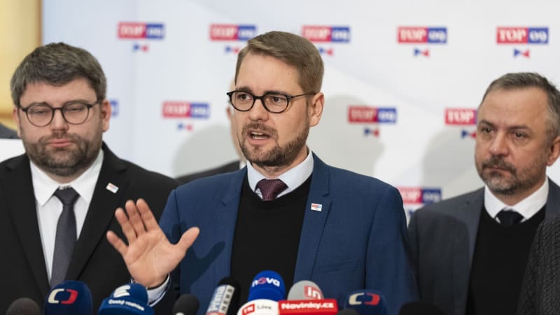 Babiš obelhával národ, tepe opozice ANO kvůli „porušení slibu“ o důchodech. Juchelka krok hájí