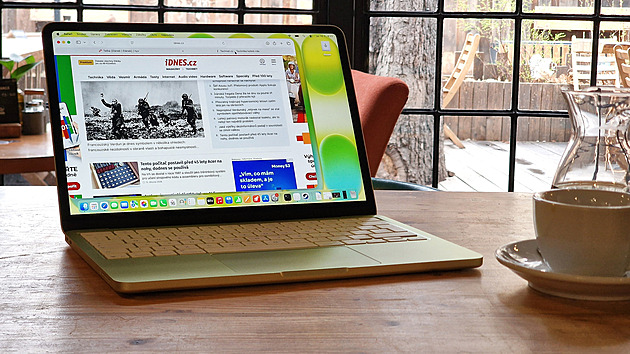 MacBook Neo v akci. Není lepší koupit si ojetý MacBook Air?