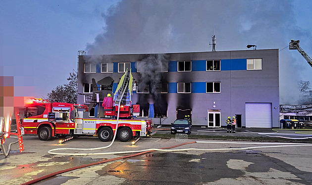 Požár v Pardubicích ohrozil i drony určené pro Ukrajinu, říkají z Dárku pro Putina