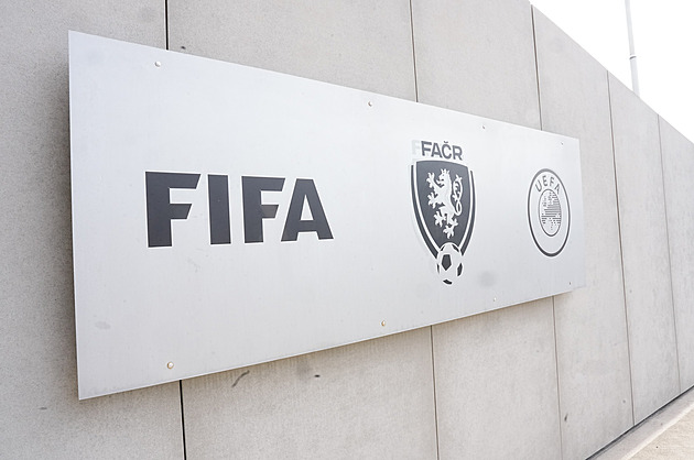 Rozhodnutí potrvá. Etická komise výsledky korupční kauzy v dalších týdnech nečeká