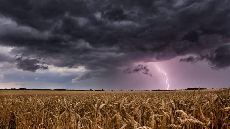 Řítí se bouřky, udeřit mohou už za pár hodin. MAPA ukazuje, kde hrozí největší nebezpečí