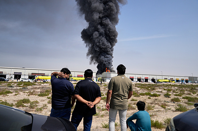 Migranti v Perském zálivu zvažují, co dál. Buď riskují, anebo se vracejí domů