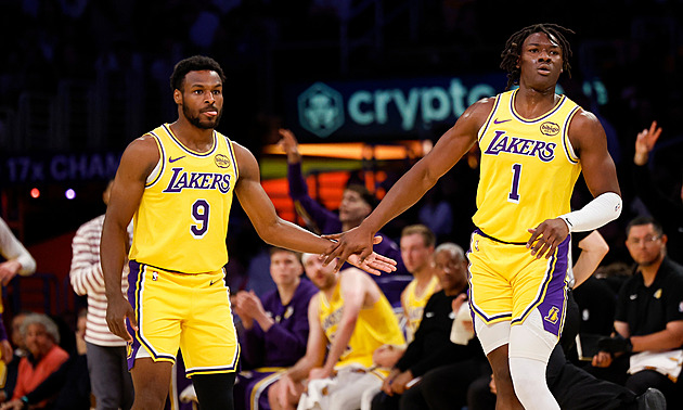 Bronny místo LeBrona. Lakers vypustili duel se šampiony, doletěl k nim Houston