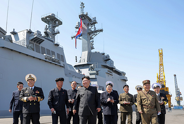 „Cíle zasáhly ultra-přesně.“ KLDR testovala za dohledu Kima řízené a protilodní střely