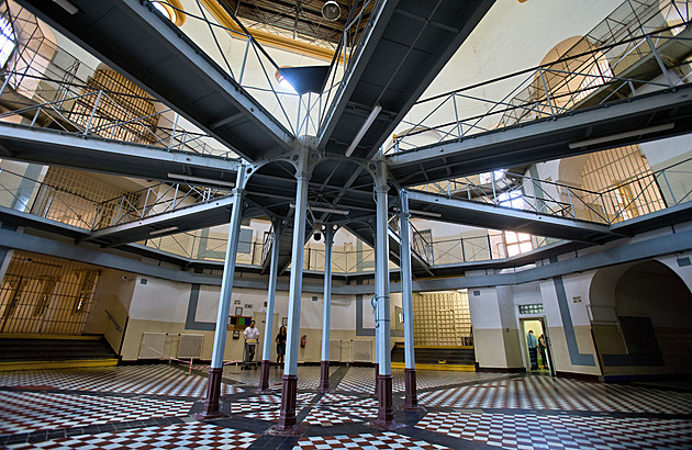 Útok podomácku vyrobeným nožem. Policie řeší pokus o vraždu ve věznici