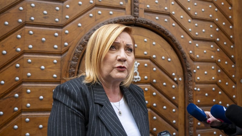 Hasiči na vesnici otevřou hospodu a spadnou do EET. Výjimku nemáte, vzkazuje Schillerová