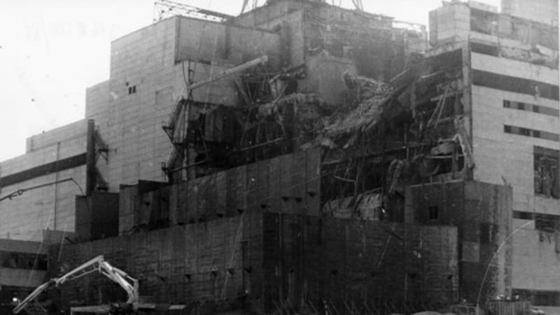 Cynismus a taktika mrtvého brouka. KSČ po Černobylu na lidi kašlala, První máj byl důležitější