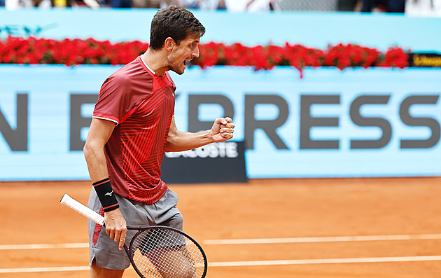 Prohrál poslední míč, přesto postoupil. Teď Kopřiva vyzve mladého supertalenta