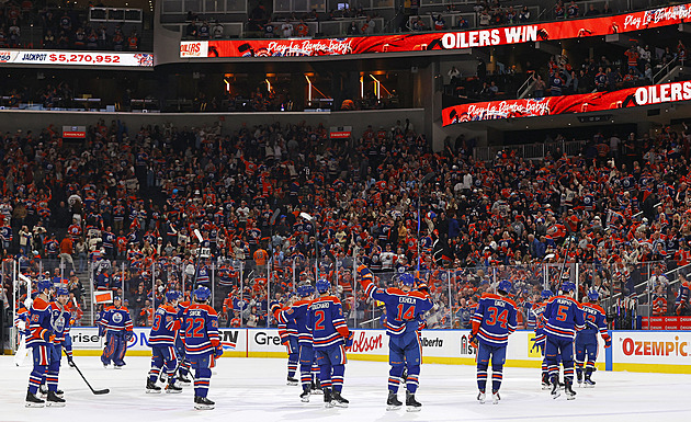 Ještě nekončíme! Jak Oilers za 10 minut vyhnali Dostála z brány a odvrátili vyřazení