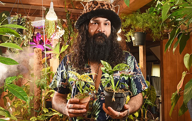 Vousatý plantaholik proměnil dům v prales s 10 000 rostlinami
