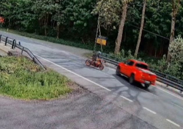 VIDEO: Motorkář narazil do odbočujícího pick-upu, tragický střet natočila kamera