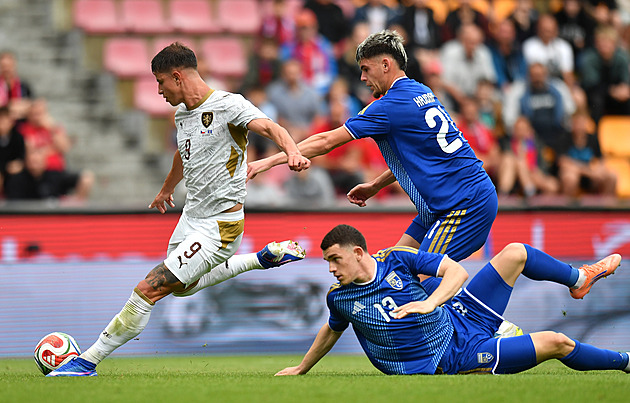 MS ve fotbale 2026 ONLINE: Kuchtovo zranění není vážné. Koho škrtne Koubek?