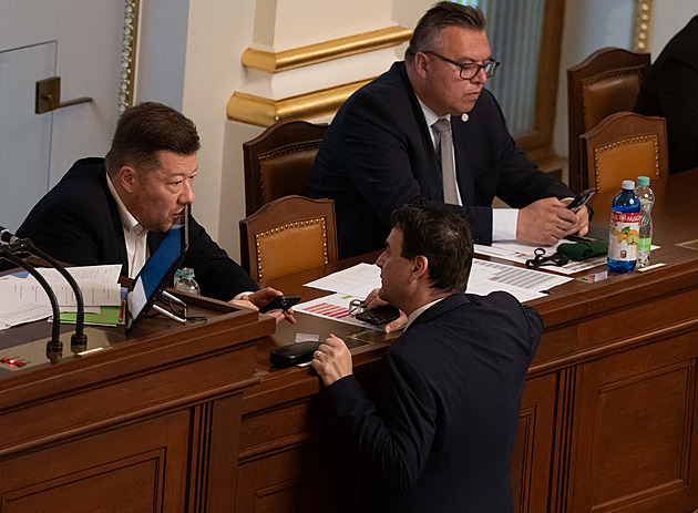 Poslanci volí šest členů Rady ČT, ombudsmana a znovu místopředsedu Sněmovny