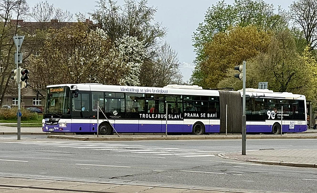 „Identifikuji se jako trolejbus!“ Dopravce sloganem rozzlobil lidskoprávní aktivisty