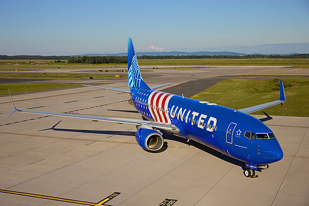 United Airlines natřely letadla na modro. Speciálním designem slaví 250 let USA