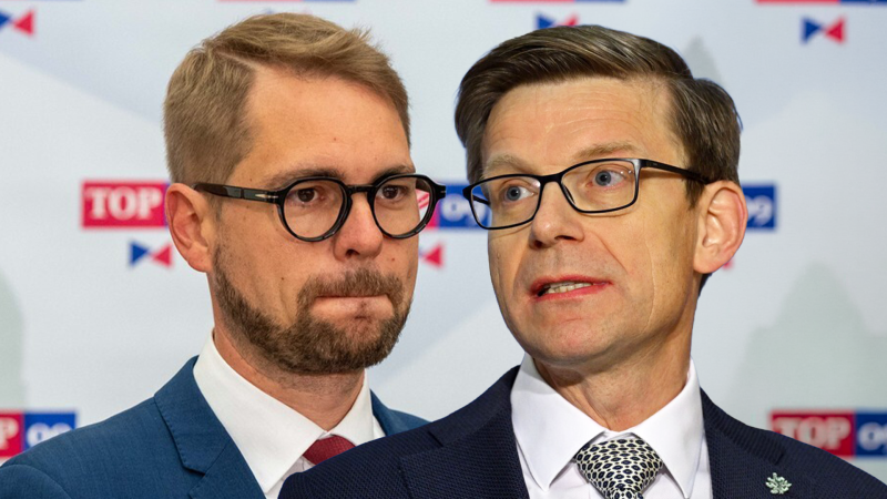 Černé pondělí pro diplomacii a trpasličí pletichy. Opozice reaguje na Pavla a summit NATO