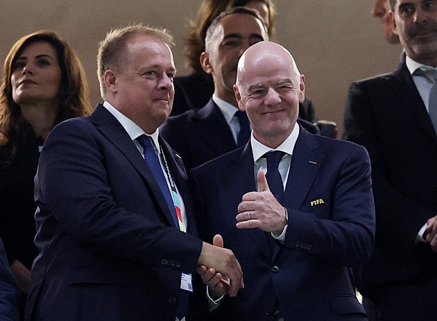 MS ve fotbale 2026 ONLINE: Trunda ocenil fanoušky, hráčům poděkoval za bojovnost