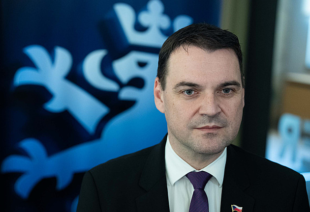 Macinka vystoupí k budoucnosti Českých center. Jsou v ohrožení, prohlašoval