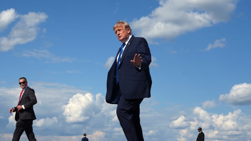 Trump hrozí nevídaným „vojenským terorem“. Útok na Írán odložil, má ale podmínku