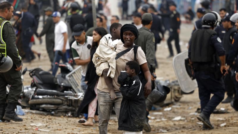 Selhání španělských úřadů? Tajná služba před přílivem migrantů varovala, tvrdí zdroje