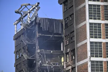 Demolice vyhořelé výškové budovy ve Zlíně začne až v následujících dnech