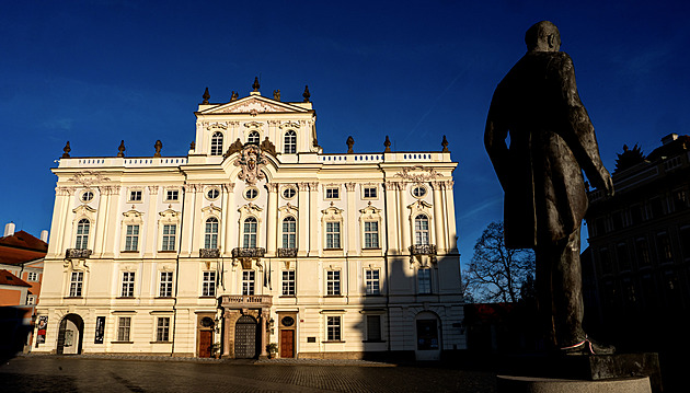 Policie stíhá jáhna Jurigu. Podle obvinění opakovaně znásilňoval ženy